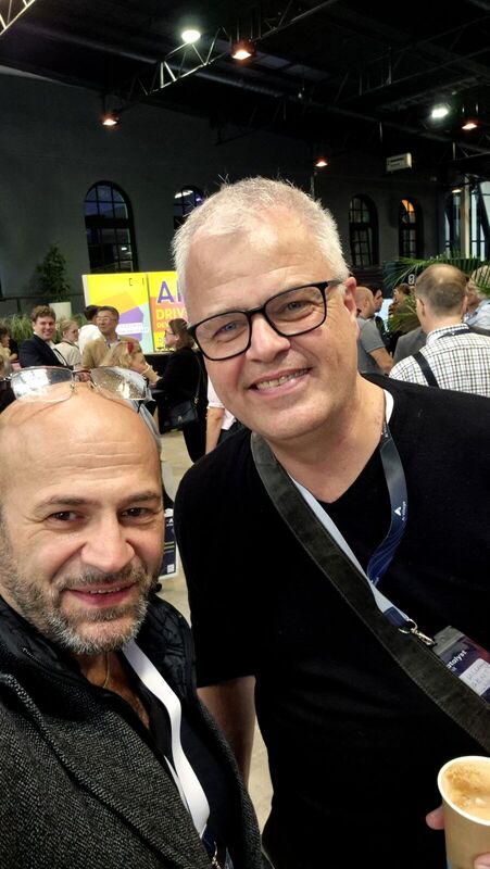 Suat Akyol mit Ralf Wildvang, Selfie in der Messehalle