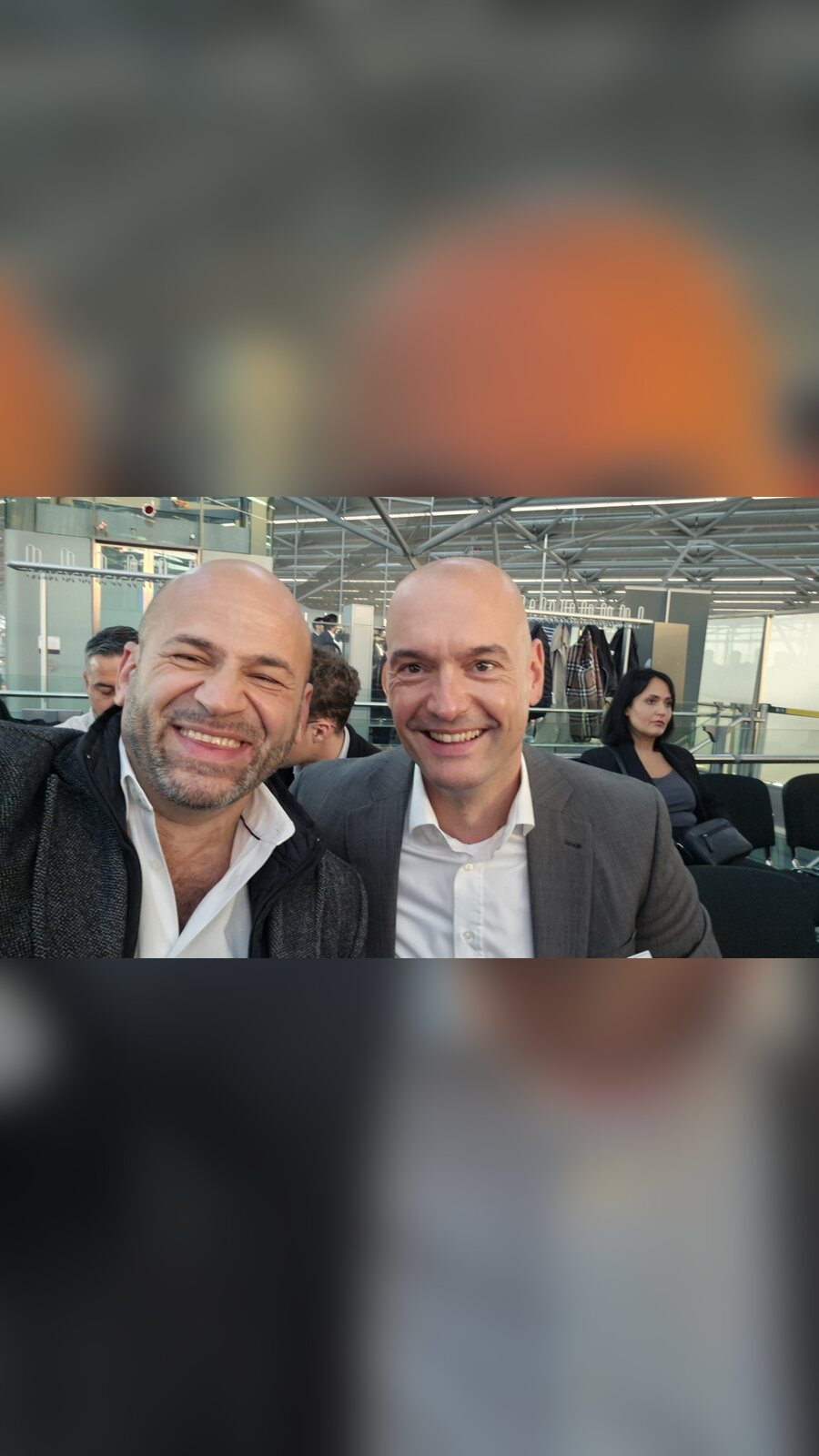 Suat Akyol mit Frano Ljubic, Selfie beim ATİAD Come2gether im Köln Bonn Airport